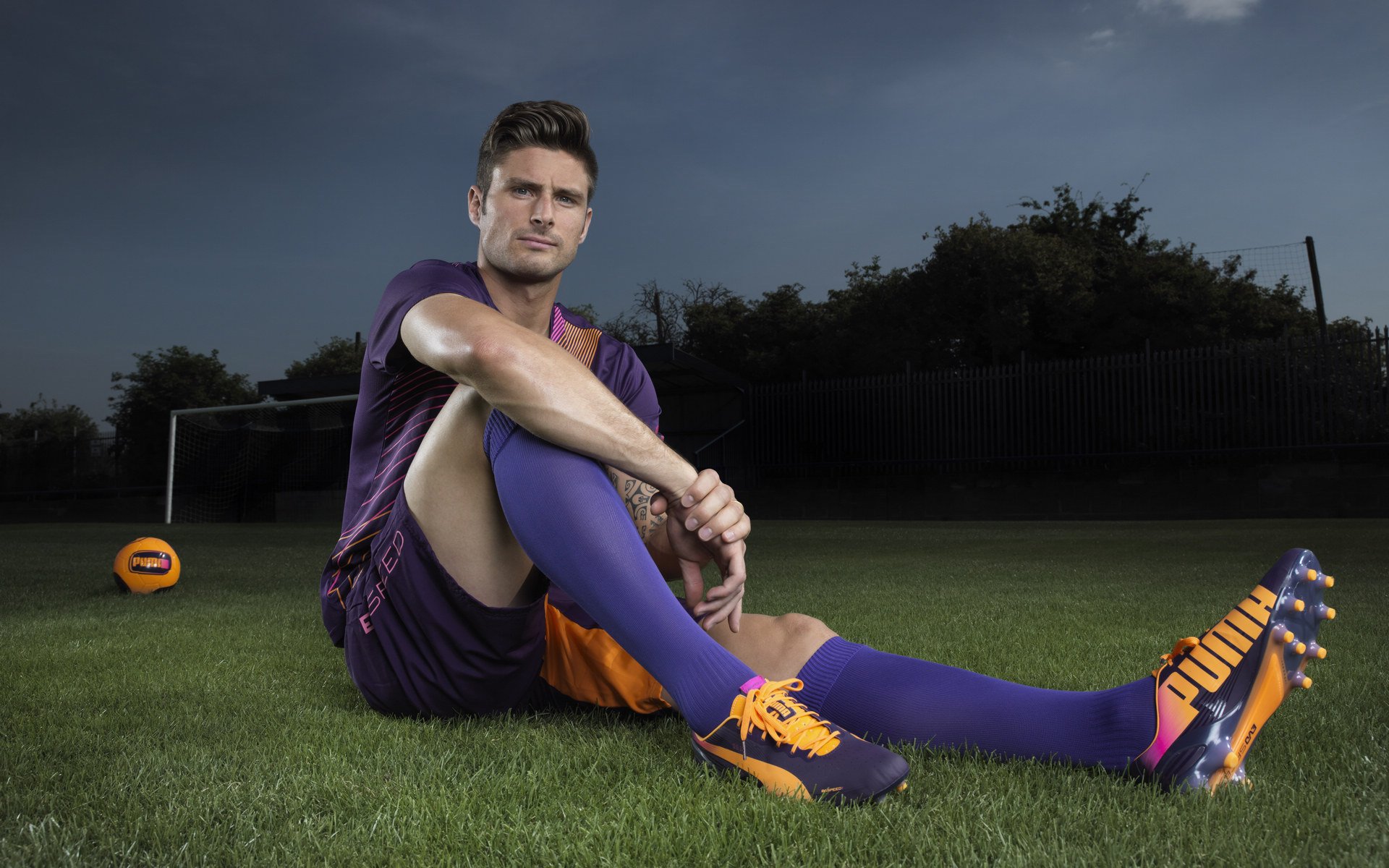 开云体育全站-“英超接近收官，争冠大战硝烟弥漫”，英超争4